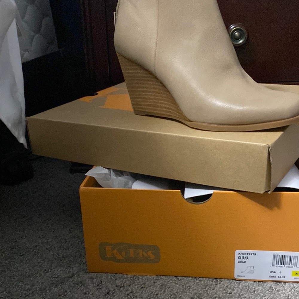 Kork-Ease Cream Wedge Shoes Sleek Design